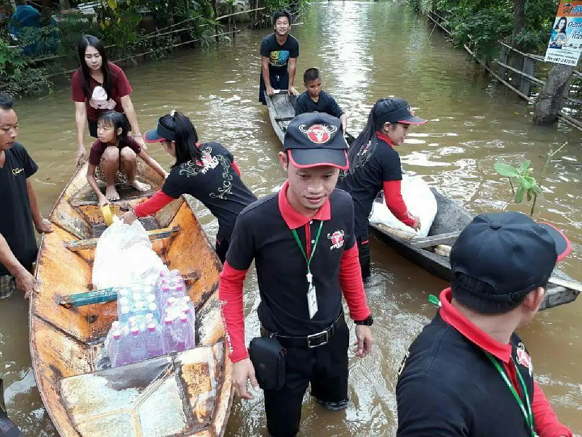 ธรรมะเพื่อชีวิต !! ทำบุญสไตล์ แอ๊ด คาราบาว ช่วยน้ำท่วม กว่า2ล้านบาท!! แม้นั่งสมาธิไม่เป็นก็เกิด "ธรรมะ" เจ้าตัวเผย ทำสมาธิจากการ “เล่นดนตรี”