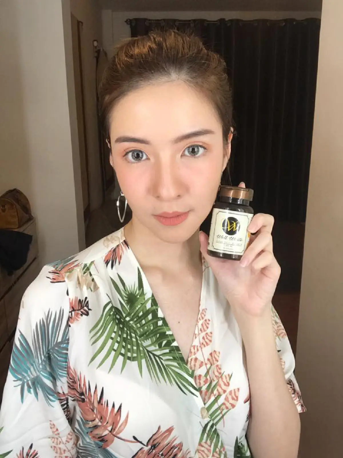 น้องอิน โชว์สินค้า