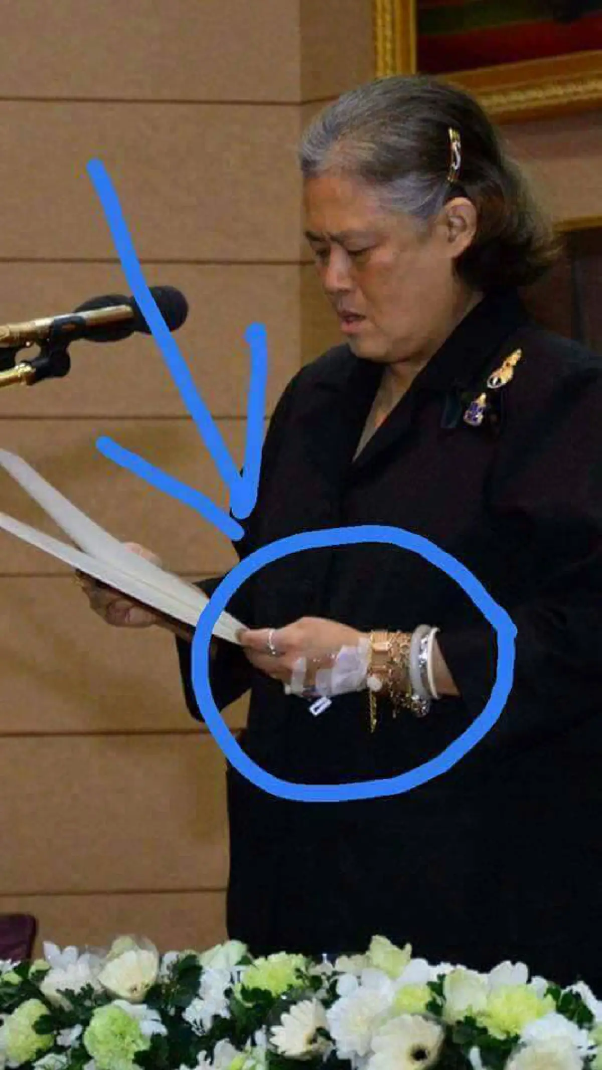 ภาพสุดปลื้มปิติ ในสมเด็จพระเทพฯ !!! ไม่ว่าพระองค์จะทรงประชวรมากน้อยเพียงใด ราษฎรของพระองค์ต้องมาก่อนเสมอ !!!