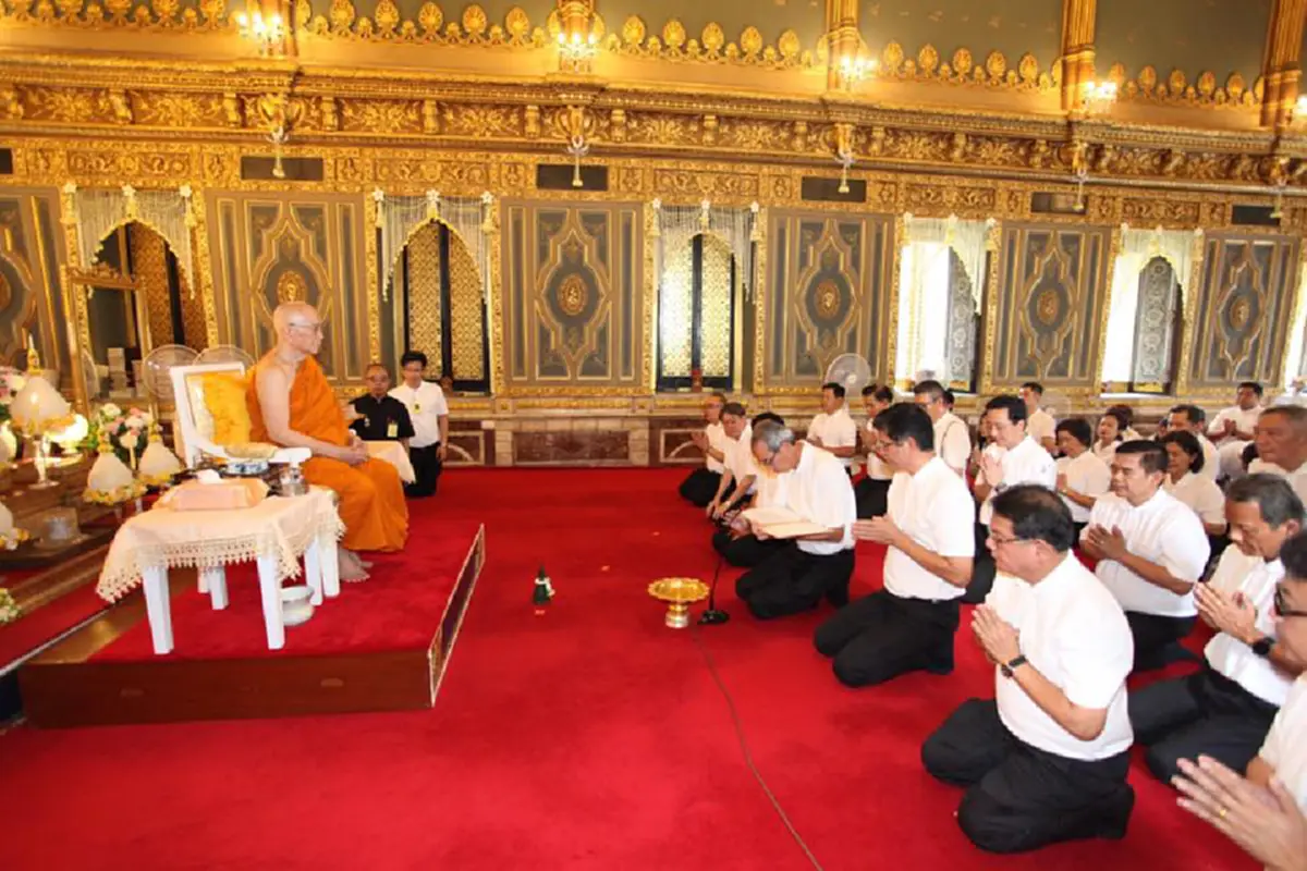 พระเมตตาในสมเด็จพระสังฆราช! ทรงประทานพระโอวาทพร้อมทั้งทรงประพรมน้ำพระพุทธมนต์ประทานแก่คณะจิตอาสาตามแนวพระราโชบายของสมเด็จพระเจ้าอยู่หัว ร.๑๐
