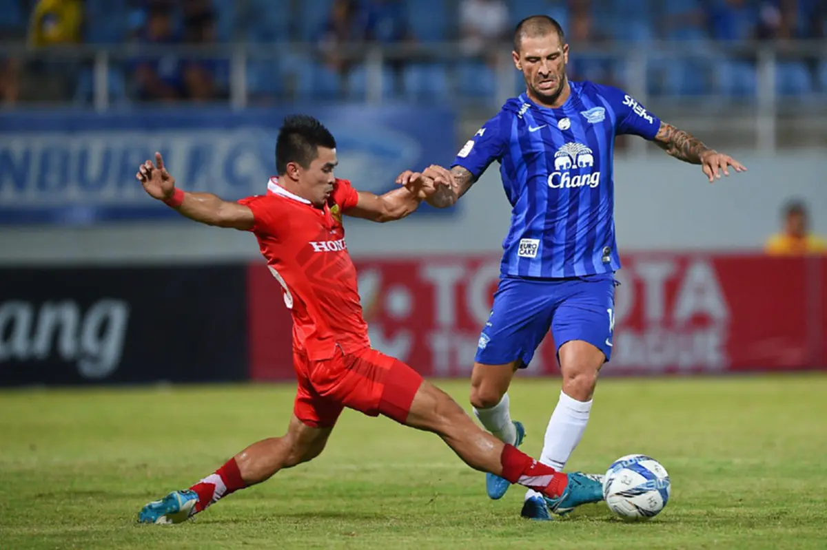 "ฉลามชล" ชลบุรี เอฟซี  แผนฤทธิ์ต้อน  “อินทรีอัคนี” ไทยฮอนด้า ลาดกระบัง เอฟซี  5 - 0 (เจอดี - คลิป)