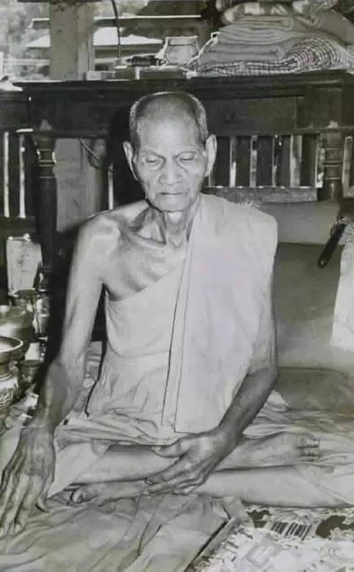 ช่วยชีวิตเด็กน้อยตกในหลุมเสาเอกกับงูจงอางตัวเขื่อง.."หลวงพ่อพรหม วัดช่องแค"ในคอมีเพียงเหรียญรุ่นแจกทาน..รอดชีวิตอย่างอัศจรรย์.