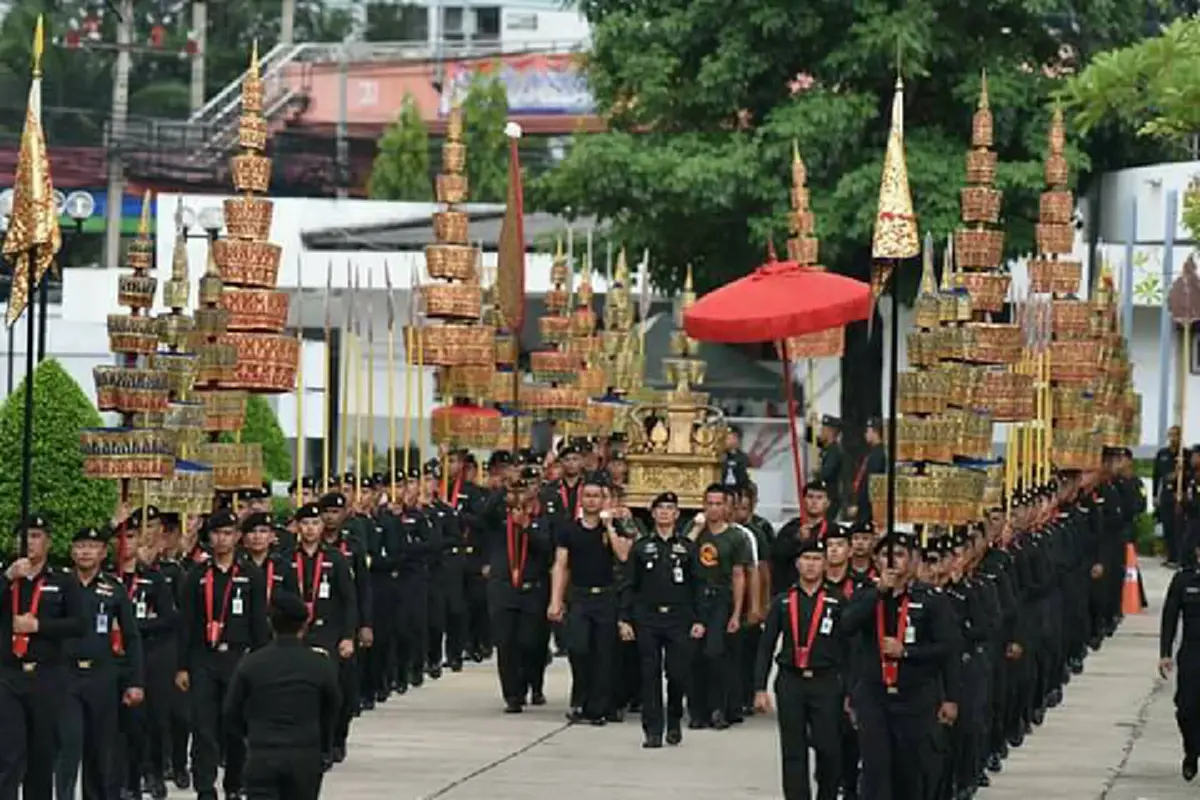 หลั่งน้ำตาแห่งความภักดี !!! สุดยิ่งใหญ่...ริ้วขบวนพระบรมราชอิสริยยศในพระราชพิธีถวายพระเพลิงในหลวงร.9 พระราชาที่อยู่ในหัวใจคนไทยทั้งโลก