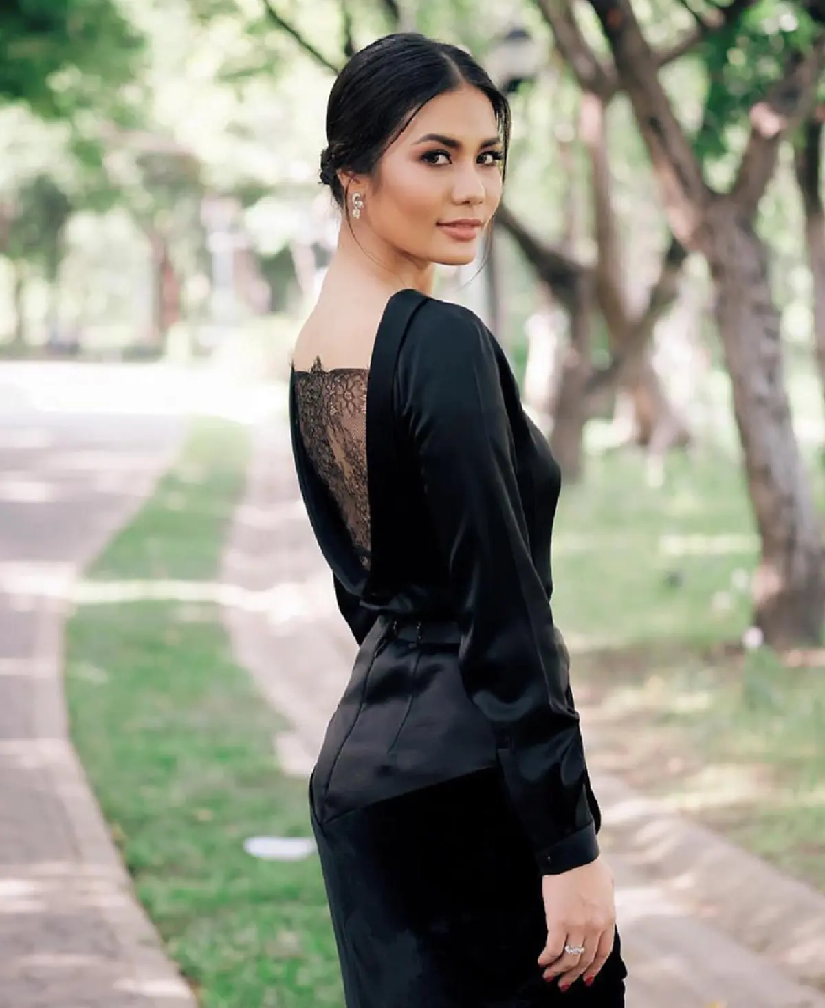 เคลียร์ชัดๆให้จบตรงนี้!!! " น้ำตาล ชลิตา " ตอบปมดราม่าใช้เส้นนางงามย้ายที่เรียน จัดเต็มทุกข้อข้องใจ!?!