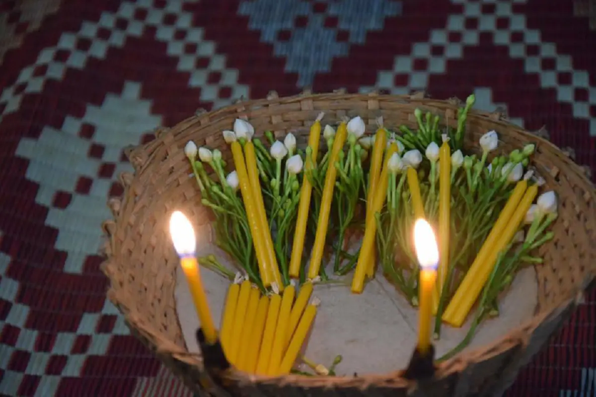 ๒๑ ส.ค. วันพระ แรม ๑๔ ค่ำ เดือน ๙ ประเพณี"บุญข้าวประดับดิน"ของชาวอีสาน เพื่ออุทิศส่วนกุศลให้กับผู้ที่ล่วงลับไปแล้ว และเปรต..