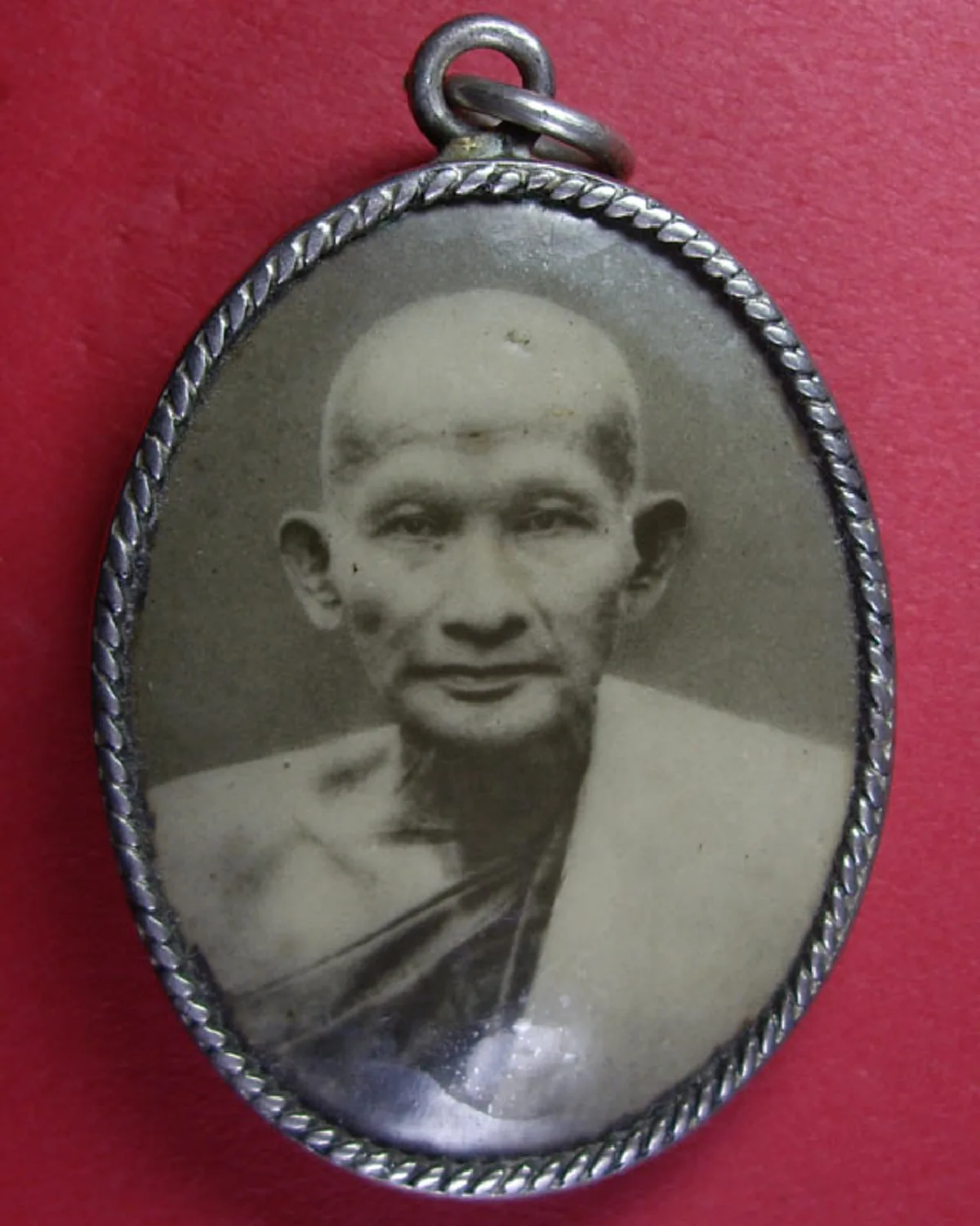 สั่งสอนให้เข็ด.. เห็นเป็นแค่พระแก่ๆจีวรเก่าๆ "หลวงปู่ศุข" กำราบด้วยการเสกเขาควายให้ชนกันในอากาศ ตกตะลึงกันทุกสายตา..