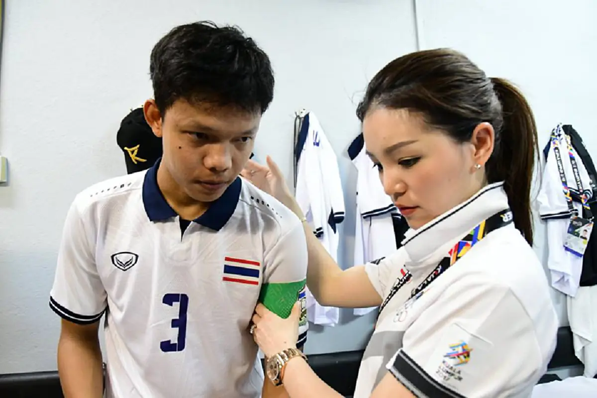 ภาพความน่ารัก และความสวย ความเก่ง ของเธอคนนี้ "มาดามเดียร์" วทันยา วงศ์โอภาสี อดีตผู้จัดการทีมชาติไทย รุ่นอายุไม่เกิน 23 ปี (เจอดี - คลิป)