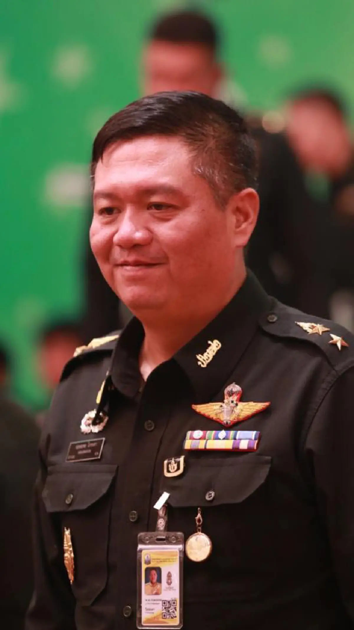 พระมหากรุณาธิคุณเป็นล้นพ้น ...สมเด็จพระเจ้าอยู่หัว โปรดเกล้าฯพระราชทานยศ "พันเอก" แก่ "ผู้พันบอมบ์" ครอบครัวสุดซาบซึ้งน้ำพระทัยยิ่ง..