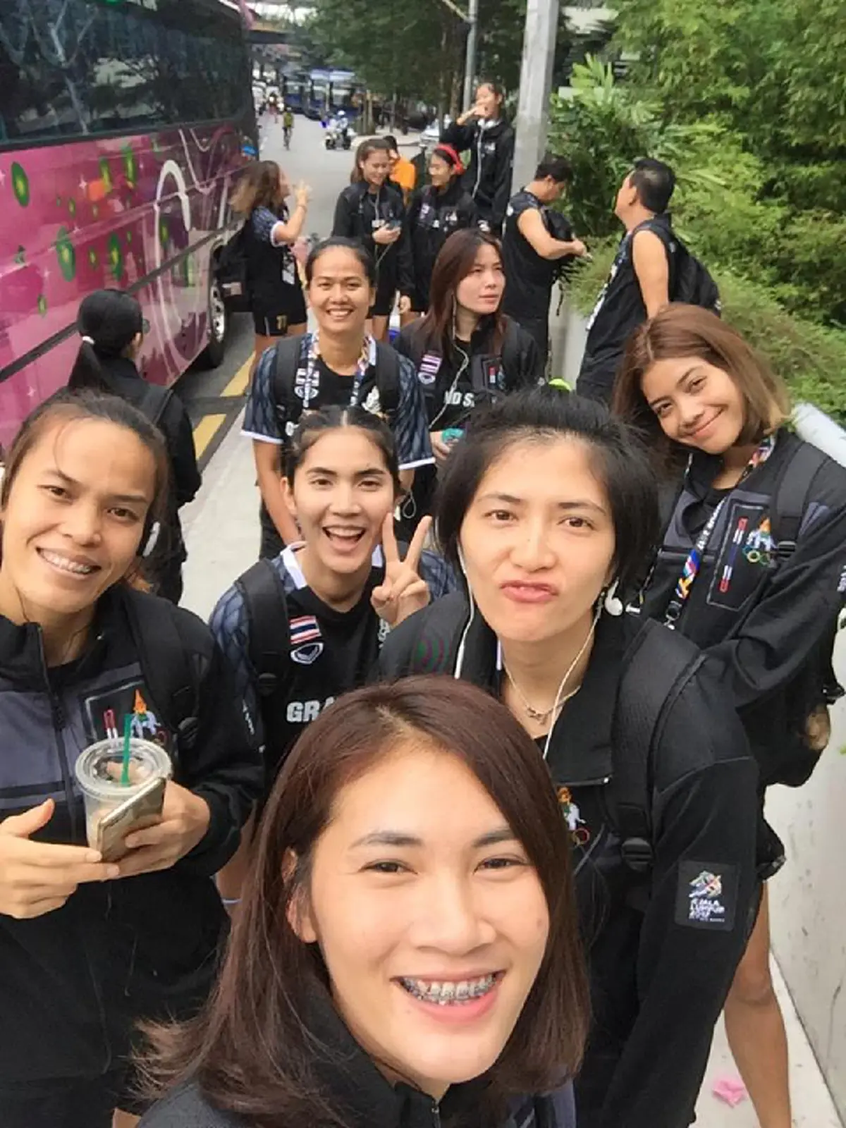 อิ่มท้อง..อิ่มใจ !!"ตบสาวไทย" ได้ผู้ใหญ่ใจดีเลี้ยงอาหารญี่ปุ่น เติมพลัง..เสริมกำลังใจ!! หลังต้องเจอเรื่องเเย่ๆจากเจ้าภาพ"ซีเกมส์"มาตลอด 3วัน