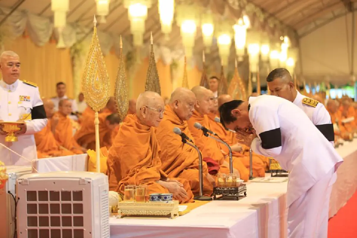 สมเด็จพระสังฆราช เทิดฯ สมเด็จพระราชินี ทรงเป็นแบบอย่างอันดีงาม ประทานโอวาทให้คนไทย เจริญตามรอยพระยุคลบาท...จริงใจ ให้โดยไม่หวังผล