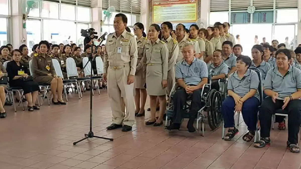 เป็นพระมหากรุณาธิคุณแก่คนพิการ!! ในหลวง ร.๑๐ และสมเด็จพระราชินีนาถ ใน ร.๙ พระราชทานความช่วยเหลือแด่คนพิการ ดั่งเช่นที่ทรงกระทำสม่ำเสมอทุกปี