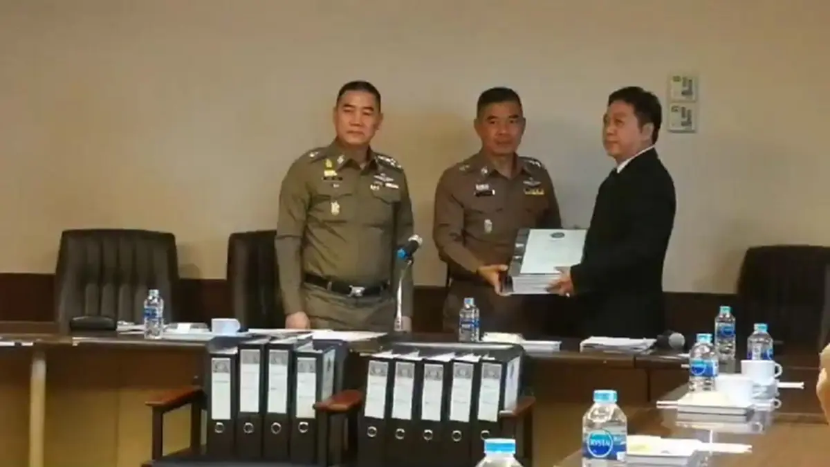 ขุดรากถอนโคน !!! "ผบ.ตร." ลุยแหลก หอบสำนวนฟ้อง"ขบวนการล้มบอลไทย"....งานนี้ กระอักเลือด ! (มีคลิป)