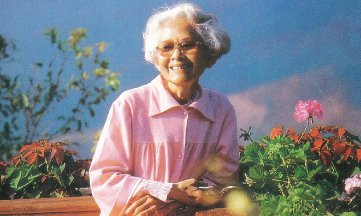 หัวใจรักภักดีของหญิงชรา!! เปิดประวัติ "ช่างภาพส่วนพระองค์คนแรกของในหลวง" ผู้ถ่ายภาพทรงคุณค่า "ดอกไม้แห่งหัวใจ" ภาพประทับใจคนไทยทั้งแผ่นดิน!!