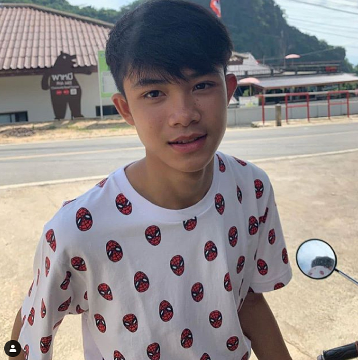 เปิดภาพล่าสุด น้องดอม ทีมหมูป่า ปัจจุบันโตเป็นหนุ่ม ฉายแววความหล่อระดับพระเอก