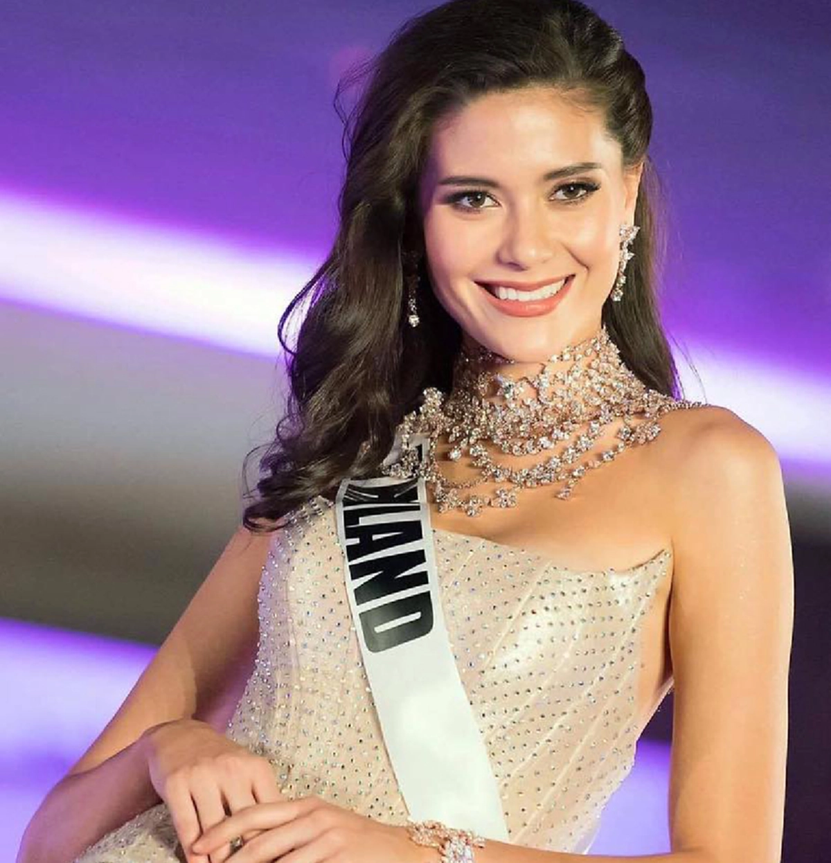 เขาเป็นใครนะคะ!? "แคท" โพสต์ภาพร่วม "มารีญา" ตอนเด็ก! แต่ชาวเน็ตหลุดโฟกัส!? จ้องหนุ่มหล่อที่อยู่ข้างๆ หล่อบาดใจพระเอกยังอาย!! (ภาพ)