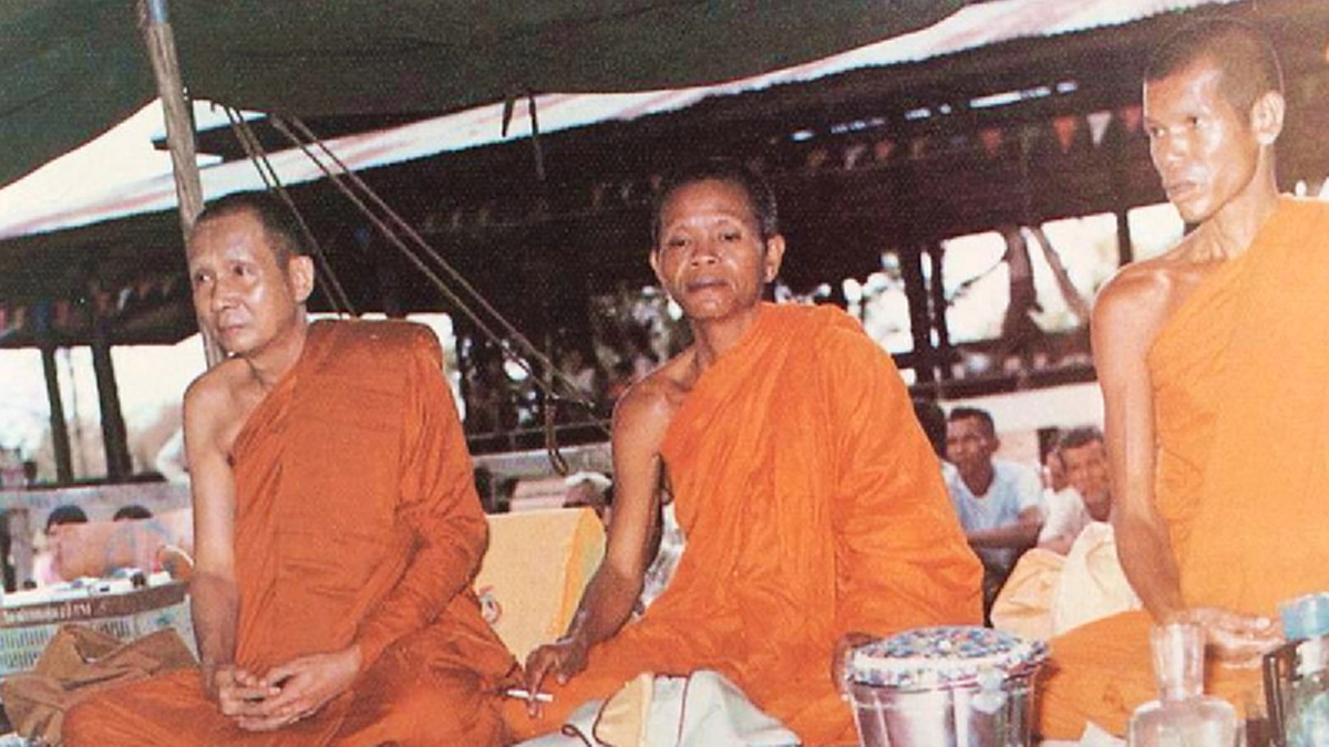 “กูอยากให้จัดการอย่างจริงๆ จังๆ สักทีก็ดีเหมือนกัน ขืนปล่อยไปนานๆ เรื่องราวมันจะยิ่งบานปลายไปกันใหญ่”  หลวงพ่อคูณ ท่านก็เคยบอกให้สึกธัมมชโย