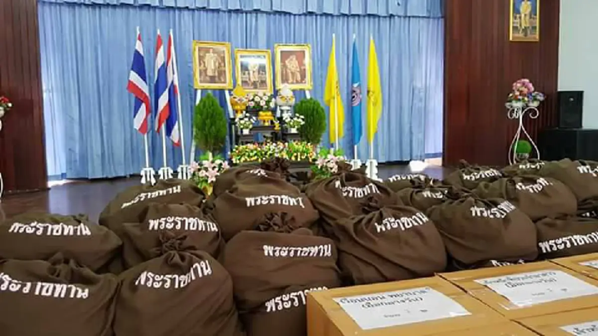 เป็นพระมหากรุณาธิคุณแก่คนพิการ!! ในหลวง ร.๑๐ และสมเด็จพระราชินีนาถ ใน ร.๙ พระราชทานความช่วยเหลือแด่คนพิการ ดั่งเช่นที่ทรงกระทำสม่ำเสมอทุกปี