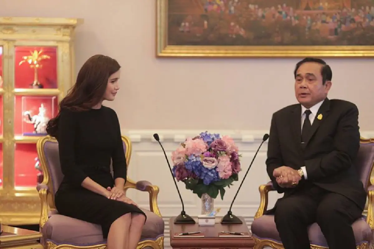สวยสง่า !! ชาวเน็ตเเห่ชื่นชม ดาราสาว ปู ไปรยา กับแต่งกายเข้าทำเนียบฯ โดดเด่นเป็นอย่างมาก !!??(ชมภาพ)