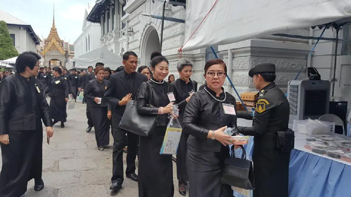 เมนูพระราชทานจาก ในหลวง ร.10 มอบแก่ประชาชนที่เดินทางมากราบพระบรมศพ ในหลวง ร.9 #ทรงพระเจริญ