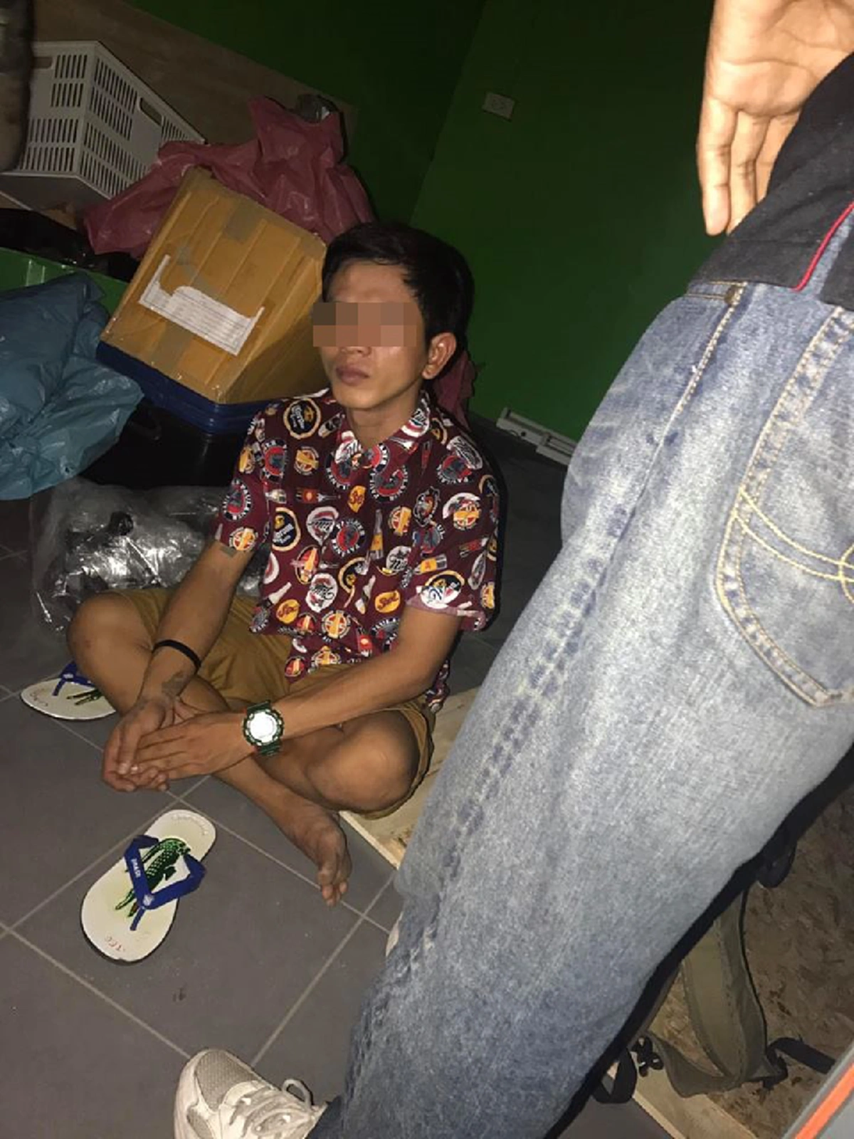 แชร์เตือนภัยด่วนๆ!!! สาวเจอ "ต่างด้าวแสบ" ล้วงมือถือ กลางตลาดดังกลางกรุง สุดท้ายจับได้เค้นความจริงไม่ยอมรับ จำนนท์หลักฐาน!!?