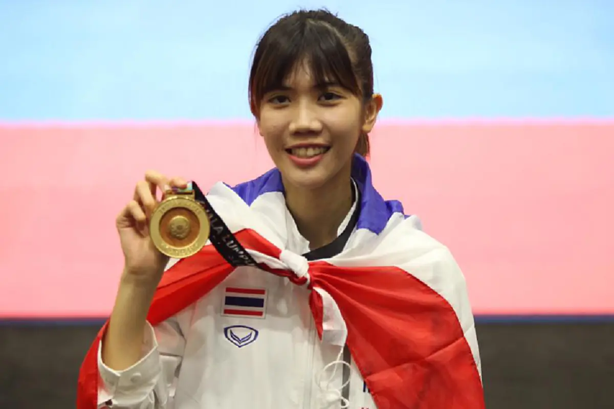 หัวใจนักสู้!! หลายคนอาจยังไม่รู้??..เทนนิส พาณิภัค..ฝืนสู้อาการเจ็บเอ็นเข่าขาด!! ไล่เตะ มาเลย์ ไม่ยั้ง..สร้างสถิติระดับโลก..3เเชมป์ใน1เดือน