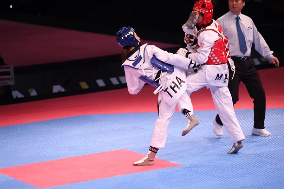 หัวใจนักสู้!! หลายคนอาจยังไม่รู้??..เทนนิส พาณิภัค..ฝืนสู้อาการเจ็บเอ็นเข่าขาด!! ไล่เตะ มาเลย์ ไม่ยั้ง..สร้างสถิติระดับโลก..3เเชมป์ใน1เดือน