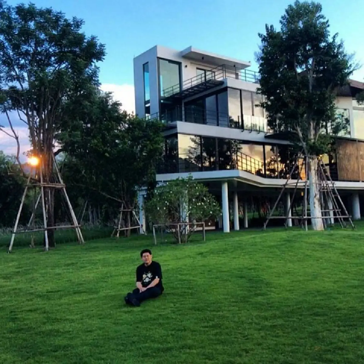 เปิดปูมชีวิต"สรยุทธ์"จากนักเล่าข่าวชื่อดังสู่ผู้ต้องหา- ไร้อิสรภาพ ปมคดีโกงค่าโฆษณา ศาลสั่งจำคุก 13 ปี 4 เดือน