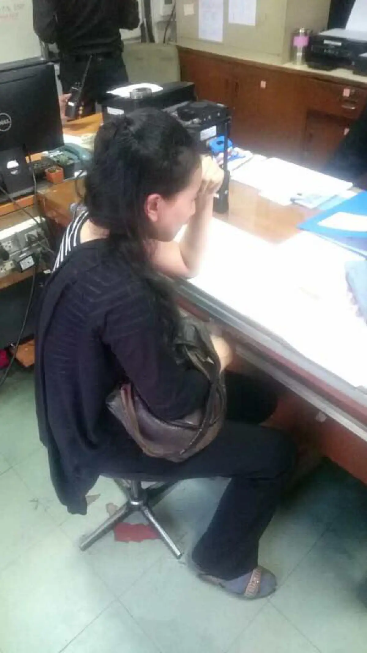 เสียดายสุดๆ!! เจอจังๆสาวมหาภัยลวงขอเงินค่ารถ เหยื่อเอะใจค้นกูเกิ้ล ชัดเลย18มงกุฎ ล่าจับตัวได้แต่หนีหลุดหวุดหวิด เพราะตร.สวมบทจ่าเฉยซะงั้น??