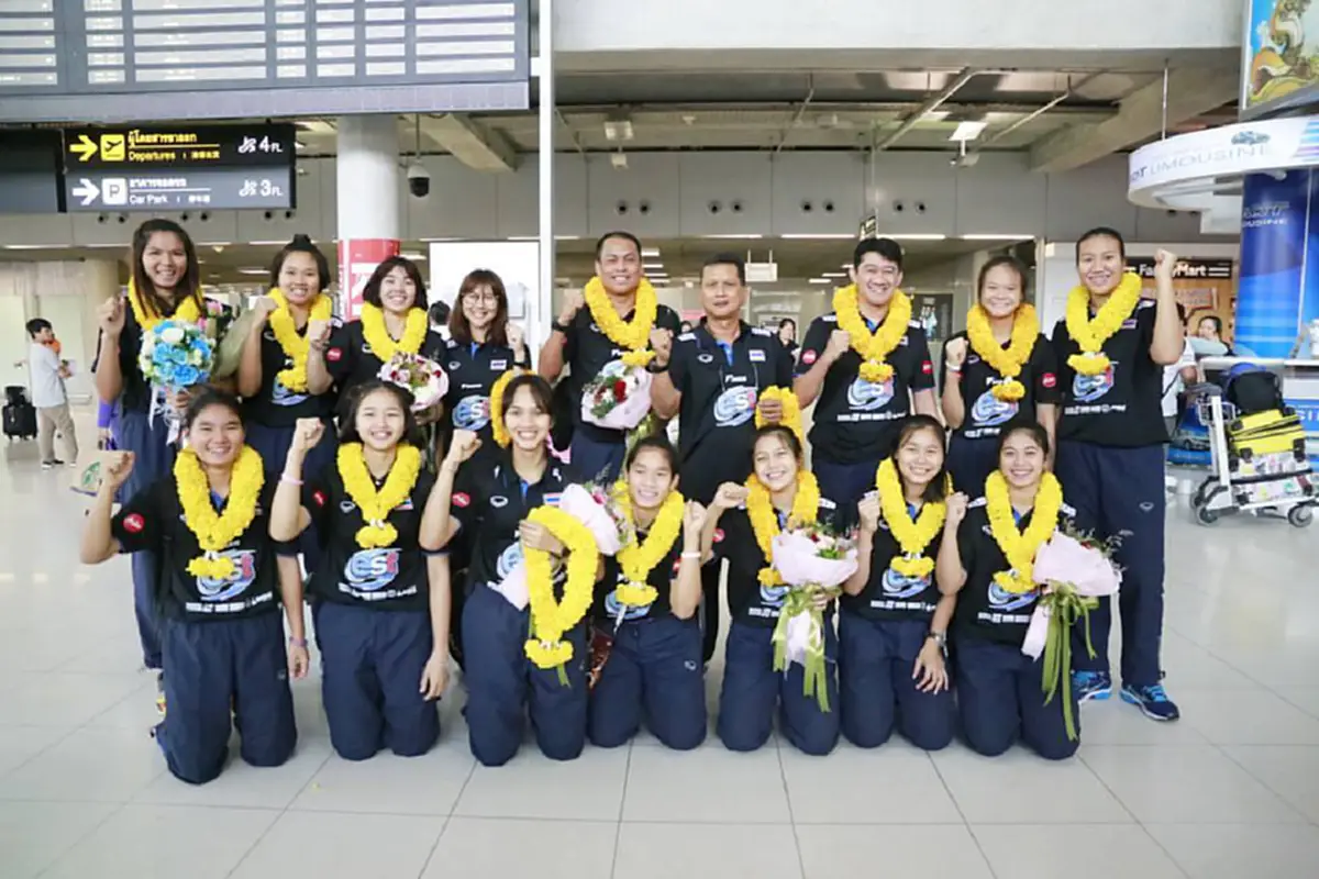 สายเลือดใหม่..ทีมเเห่งอนาคต!! ตบสาวน้อยรุ่น18ปี ..ชุดคว้าอันดับ17ชิงเเชมป์โลก!!..เดินทางกลับถึงประเทศไทยเเล้ว (คลิป)