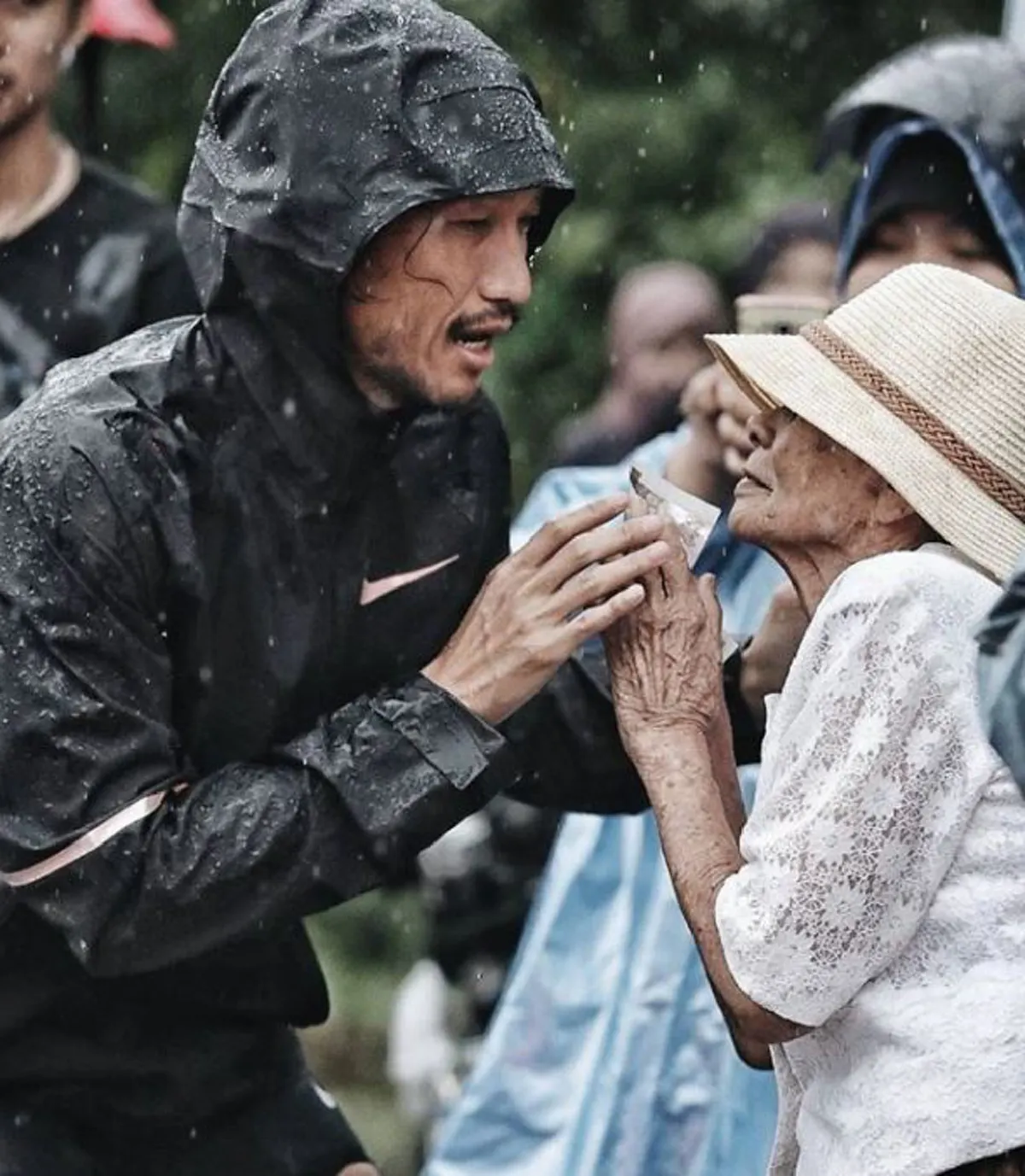 รัก"ผู้ชาย"คนนี้หมดหัวใจ!! ผมไม่อยากให้ทุกคนลืมเป้าหมาย..ผมวิ่งเเค่8วัน??!"หมอ","พยาบาล"วิ่งมาทั้งชีวิต!! ฮีโร่คือพวกเขา..เราต้องช่วย(คลิป)