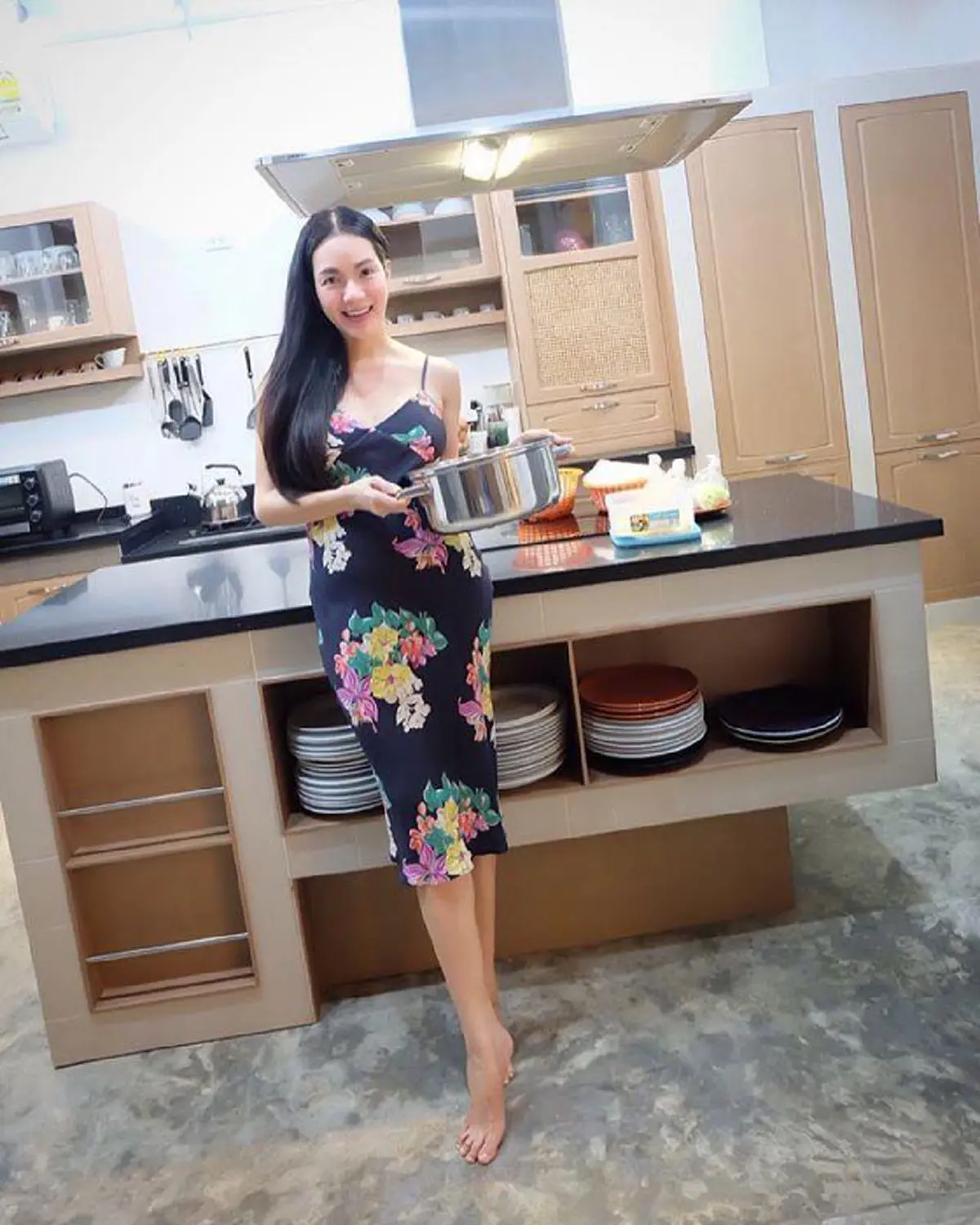 ดั่งสวรรค์บนดิน!!! ส่องบ้านหลังใหม่ "อ๋อม สกาวใจ" ใหญ่โตเวอร์วังอลังการสุดๆ แค่โต๊ะกินข้าวยาวกว่า 4 เมตร!!? (ชมภาพ)