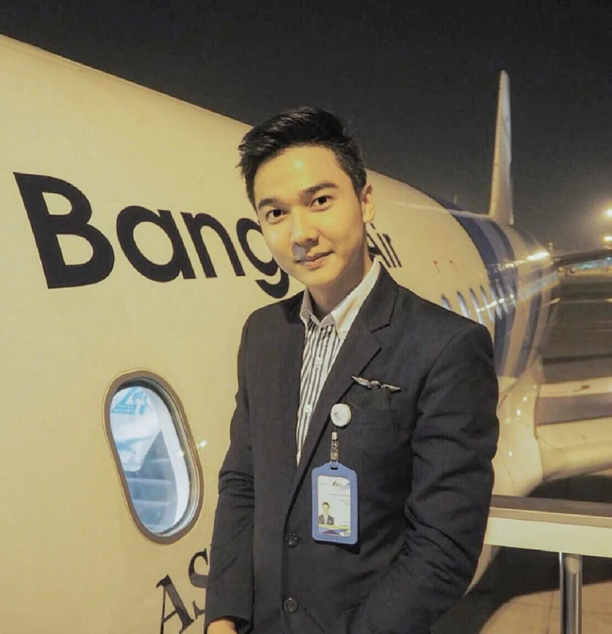 รักพี่เสียดายน้อง !! "สจ๊วตหนุ่ม" สายการบินดัง ที่จริงเป็นพี่ชายแท้ๆของนักเตะแข้งทอง "เมสซี่เจ" !! งานนี้สาวๆแห่กรี๊ดเครื่องบินแทบแตก ?(ภาพ)