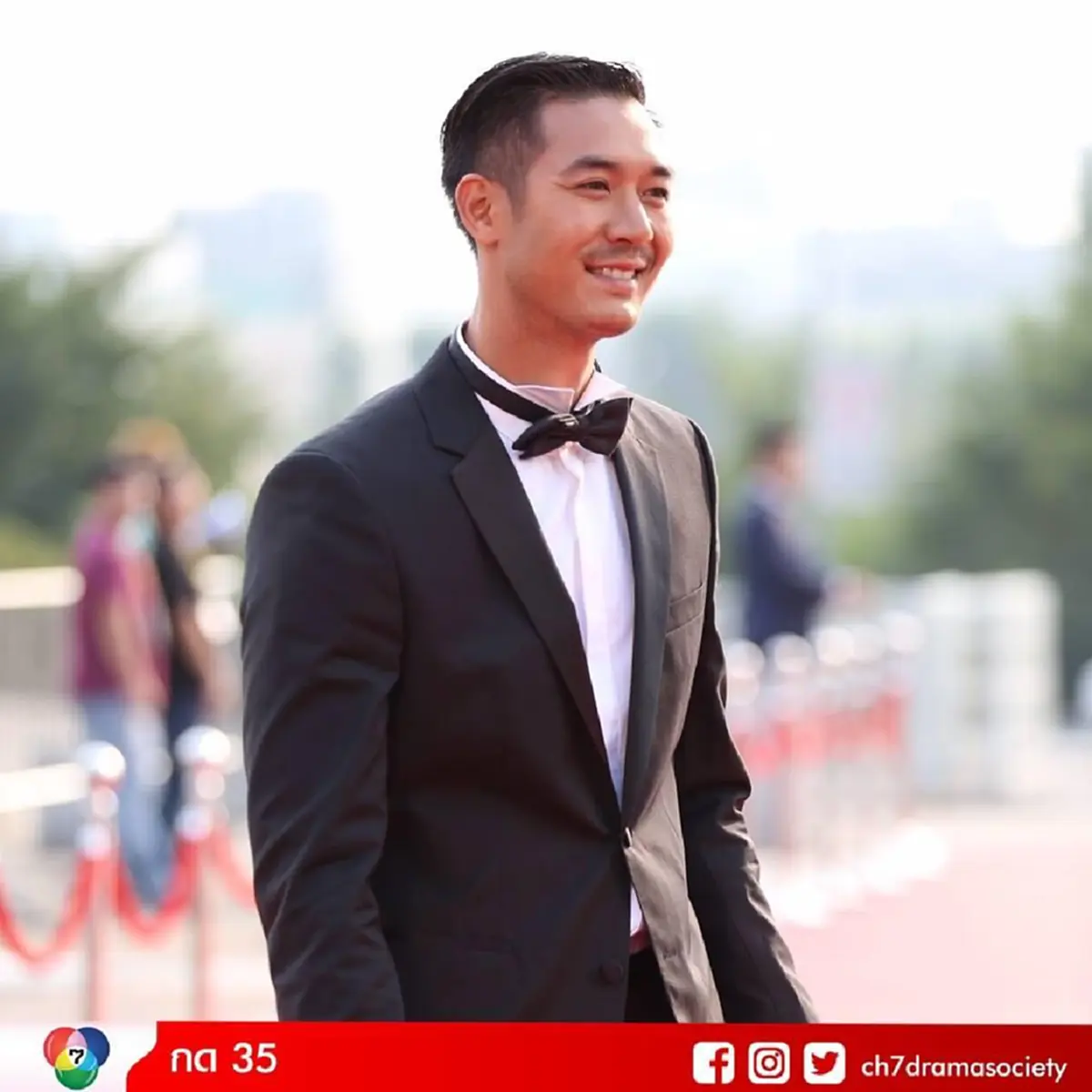 #ครั้งแรกเพิ่งเคยได้ฟัง!! พระเอกหนุ่ม "เวียร์ ศุกลวัฒน์" กล่าวขอบคุณ "เป็นภาษาอังกฤษ" หลังขึ้นรับรางวัลระดับเอเชีย !! (ชมคลิป)