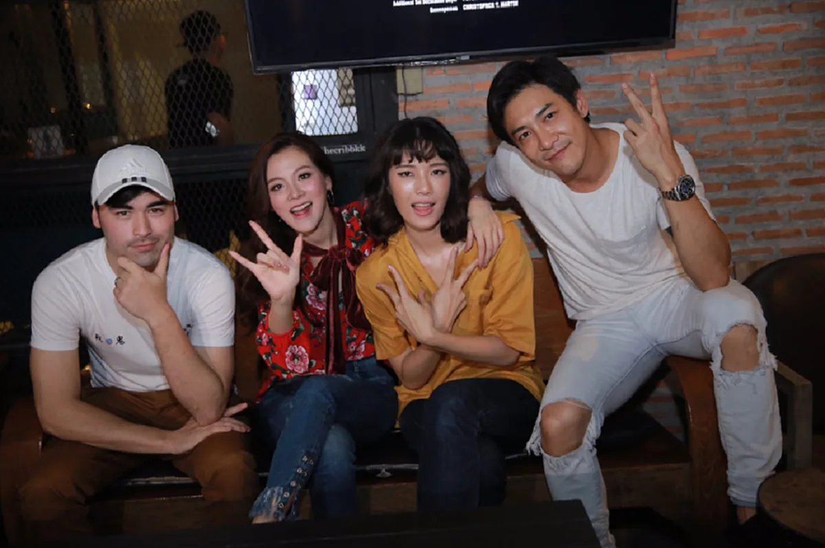 ลำไยหลบไป!! ใบเฟิร์น-พิมพ์ชนก โชว์สเต็ปสายย่อ เต้นยับเพลง ผู้สาวขาเลาะ ทำเอาคนในงานอึ้งไปเลย (คลิป)