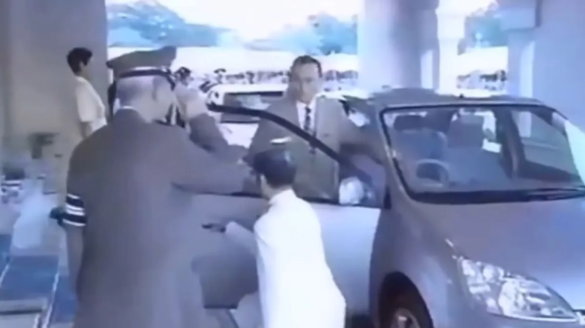 หาชมยาก!! ย้อนชมเหตุการณ์ ครั้น "ในหลวง ร.9" ทรงขับรถยนต์พระที่นั่ง ด้วยพระองค์ !! (คลิป)