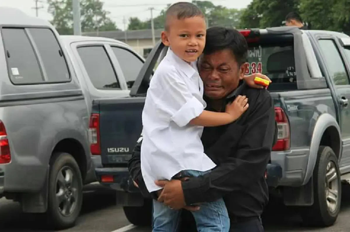 คุณพ่อจะมองอยู่บนฟ้า!! "น้องตังโอ๋"กับคำสัญญาที่ให้ไว้กับคุณพ่อ"ร้อยโท ธเนตร พุทโท"...ผมจะเป็นทหารเหมือนพ่อต้น..ภูมิใจที่พ่อเสียสละเพื่อชาติ