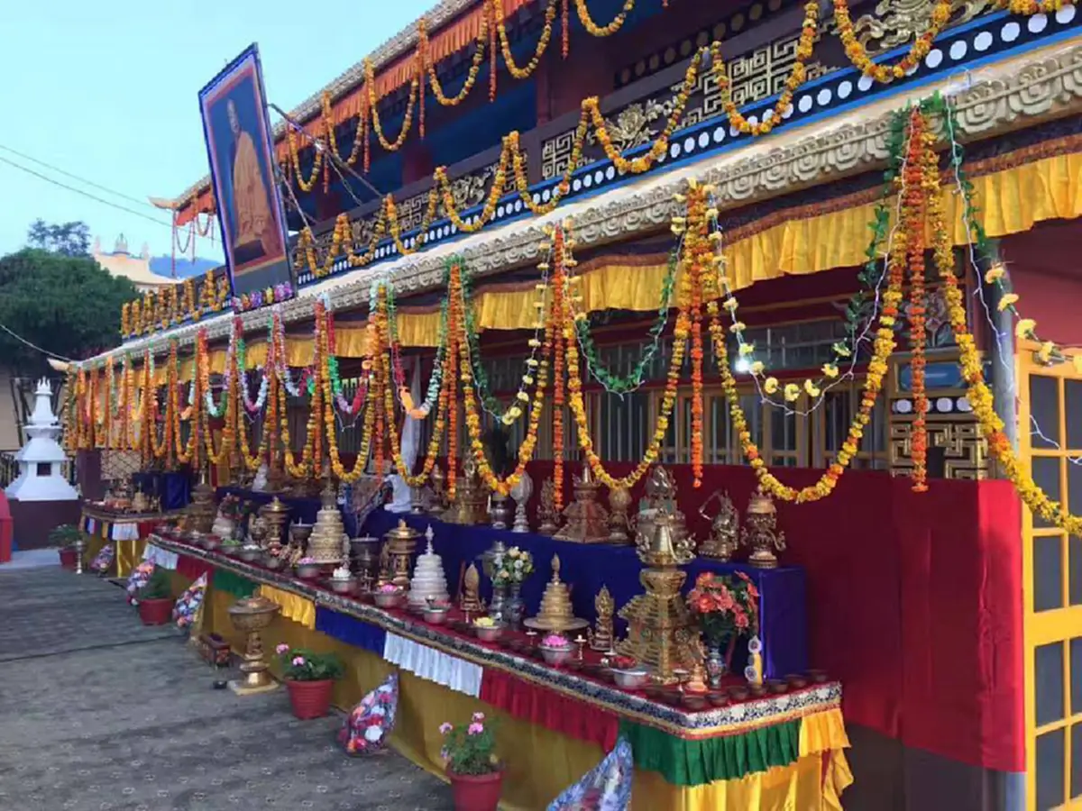 ท้องฟ้ายังไว้อาลัย...อัศจรรย์ "รุ้งกินน้ำมงคล" ปรากฏ เหนือพิธีไว้อาลัย สมเด็จพระสังฆราชแมนรี ทริซิน รินโปเช  หลังสมเด็จท่านละสังขารอย่างสงบ