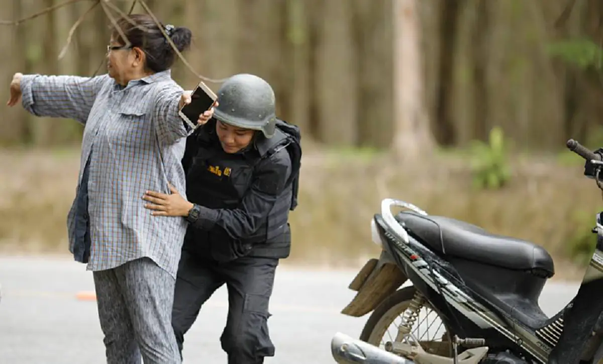 ดอกประดู่เหล็ก! ทหารพรานหญิงชุดแรก ที่ถูกส่งไปปฏิบัติหน้าที่ในสามจังหวัดชายแดนใต้ หลังจากฝึกหนัก เพื่อสร้างสันติสุขกลับคืนสู่พี่น้องประชาชน!