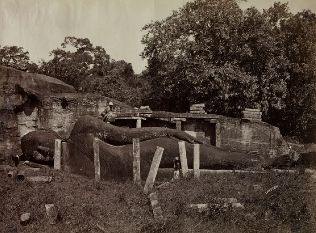 ด้วยพลังแห่งความศรัทธา!! เปลี่ยนหินก้อนมหึมา ให้เป็น "พระพุทธรูป" ..แกะสลักนับแรมปีจนได้รูปทรงอันวิจิตรงดงาม คุณค่าเหนือกาลเวลา