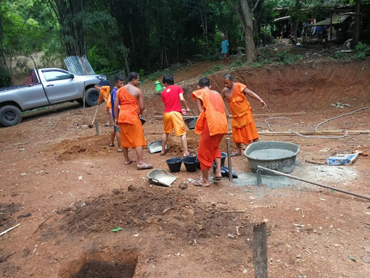 ซึ้ง..ในรสพระทำ...พระสร้างบ้านหลังใหม่ให้โยม หลังประสบเหตุไฟไหม้-วอดทั้งหลัง!...สิ่งดีๆที่เป็นเเบบอย่างในสังคม...กราบงามๆสาธุ