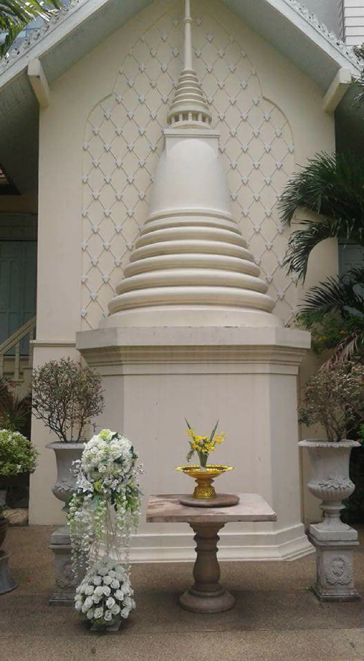 ที่ประทับสุดท้ายแห่งราชสกุลมหิดล ณ วัดปทุมวนารามฯ ด้วยพระทัยของพระพันวัสสา ที่ต้องการให้ หม่อมสังวาลย์ผู้เป็นสามัญชน สามารถเข้าสักการะ