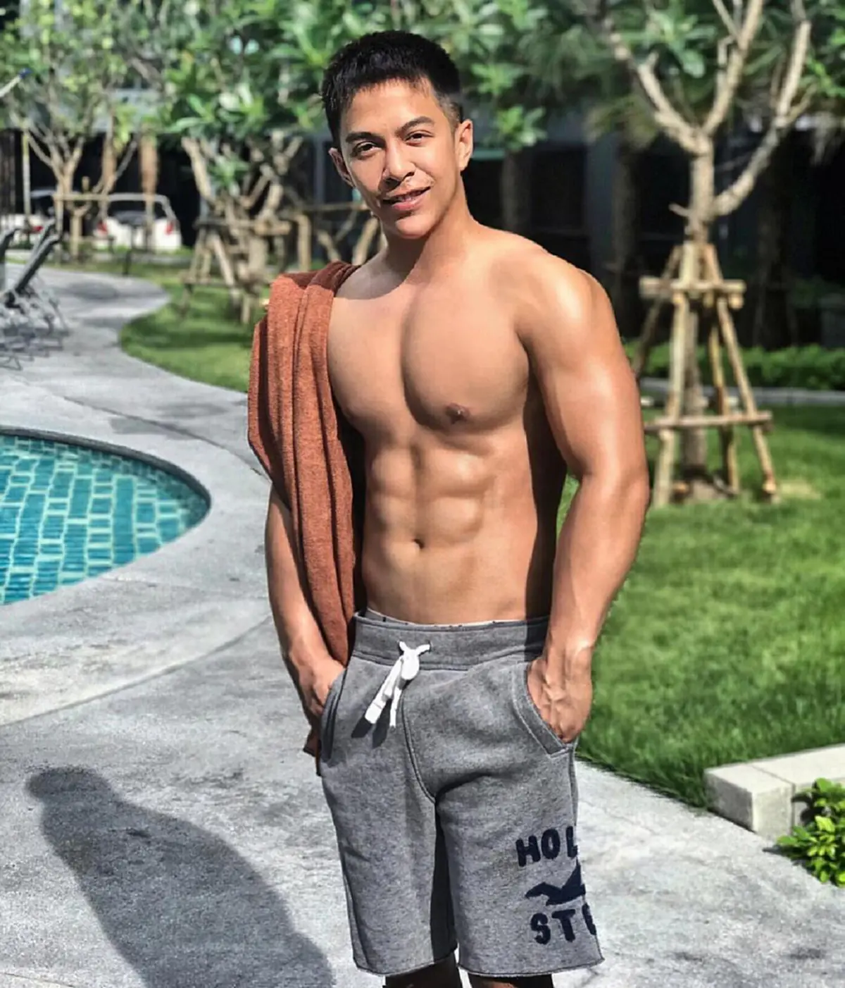 #ฮือฮาทั้งโซเชียล!! เปิดวาร์ป "คุณหมอสุดหล่อ" อวดหุ่นล่ำๆ น่ากินฟินสุดๆ งานดีเป๊ะเวอร์ ขยี้ตาแทบพัง !! (ชมภาพ)