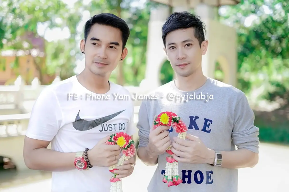 สองนักแสดงชาย