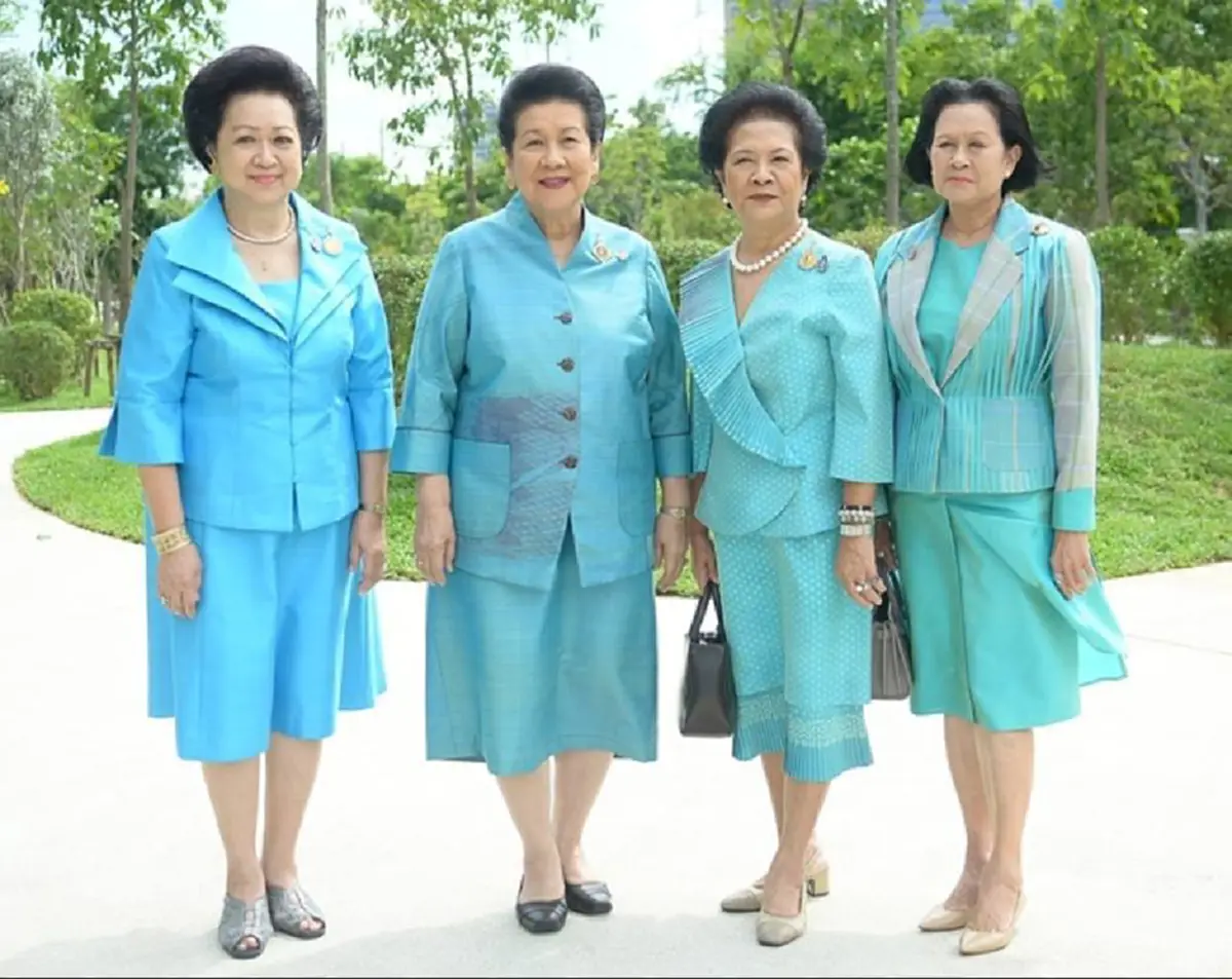 เปิดประวัติอดีตนางสนองพระโอษฐ์ในพระราชินีสิริกิติ์แห่งสยามประเทศ ผู้ตามเสด็จฯและถวายงานรับใช้ใต้เบื้องพระยุคลบาทหลายทศวรรษ