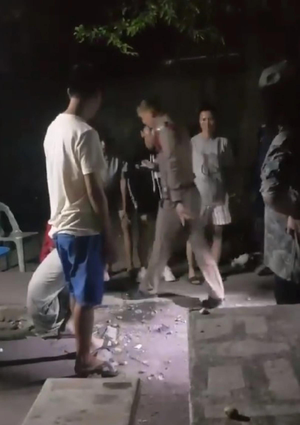 พ่อเหยื่อเด็กสาวโดนรุมโทรม แฉตร.อ้างเอาผิดเจ้าของร้านไม่ได้ ให้งดคุยสื่อแอบบ่นทำเรื่องใหญ่โตทำไม