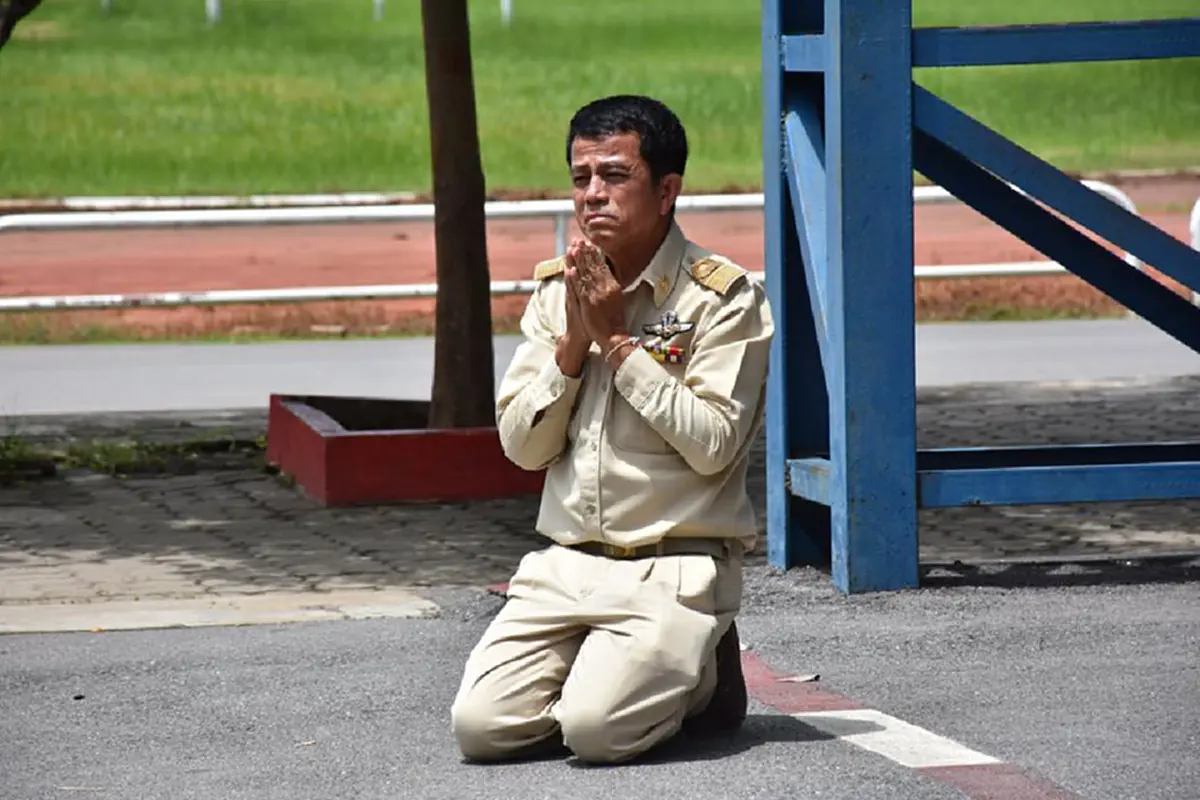 กลั่นจากหัวใจ...ข้าราชการในพระองค์!! โซเชียลยกย่อง"ครูจุ้ย"ถ่ายทอดบันทึกสุดท้าย วันอำลาบทบาทพ่อพิมพ์สุดซึ้ง "ชีวิตผมคือความจงรักภักดี..."!?