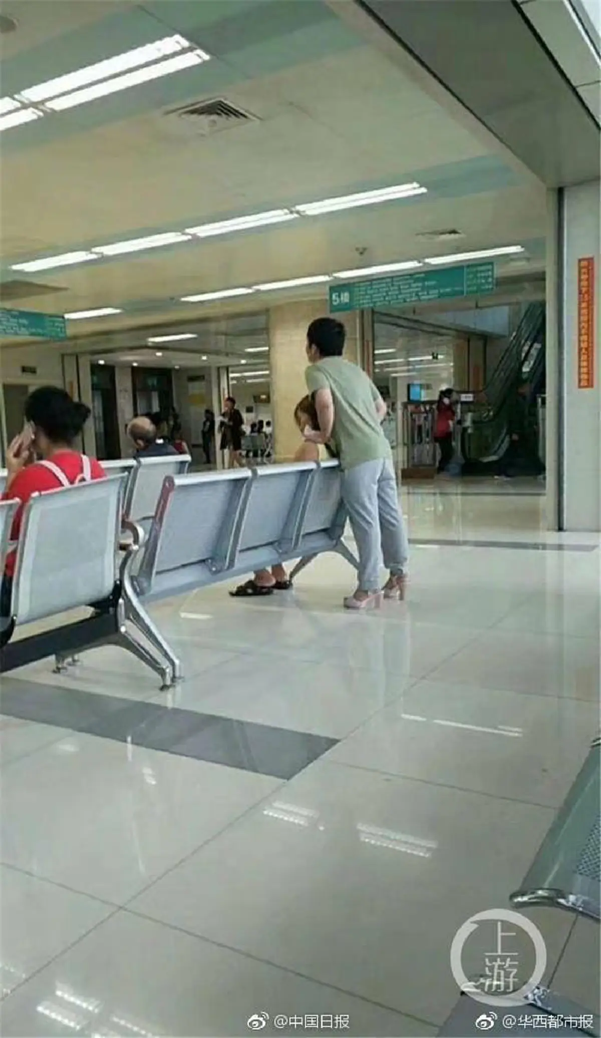 โคตรแมน !!!  เห็นชายหนุ่มใส่รองเท้าส้นสูง นึกว่ารูปเอาฮาแต่ความจริงลึกซึ้งกว่านั้นเยอะ...บอกเลยใครเจอแบบนี้โชคดีสุดๆ!