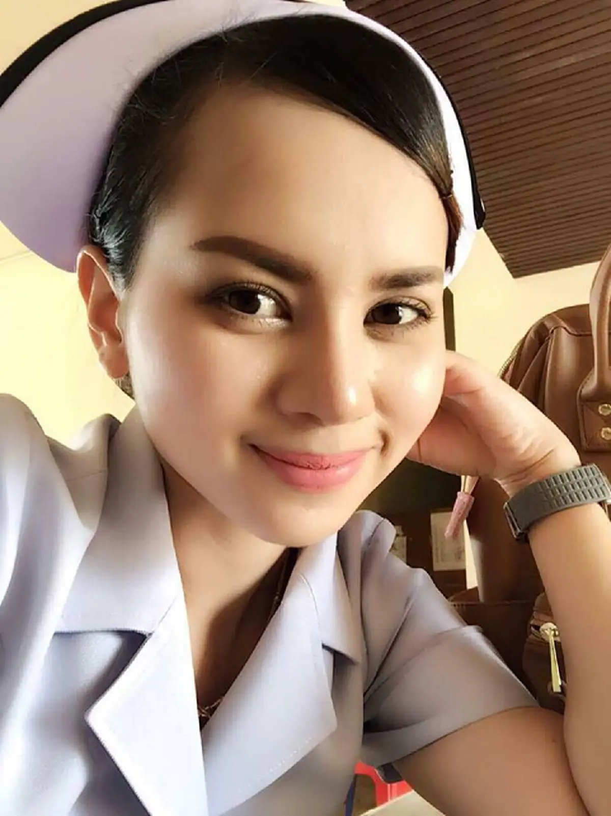 นางฟ้าชุดขาวน้ำใจงาม!!พยาบาลสาวสวย ทำเซอร์ไพรส์ฝากข้อความถึงนักรบกล้าชายแดนใต้ งานนี้รับรองกำลังใจพี่ทหาร ตำรวจมาเต็มๆ #เราจะไม่ทิ้งกันค่ะ!?