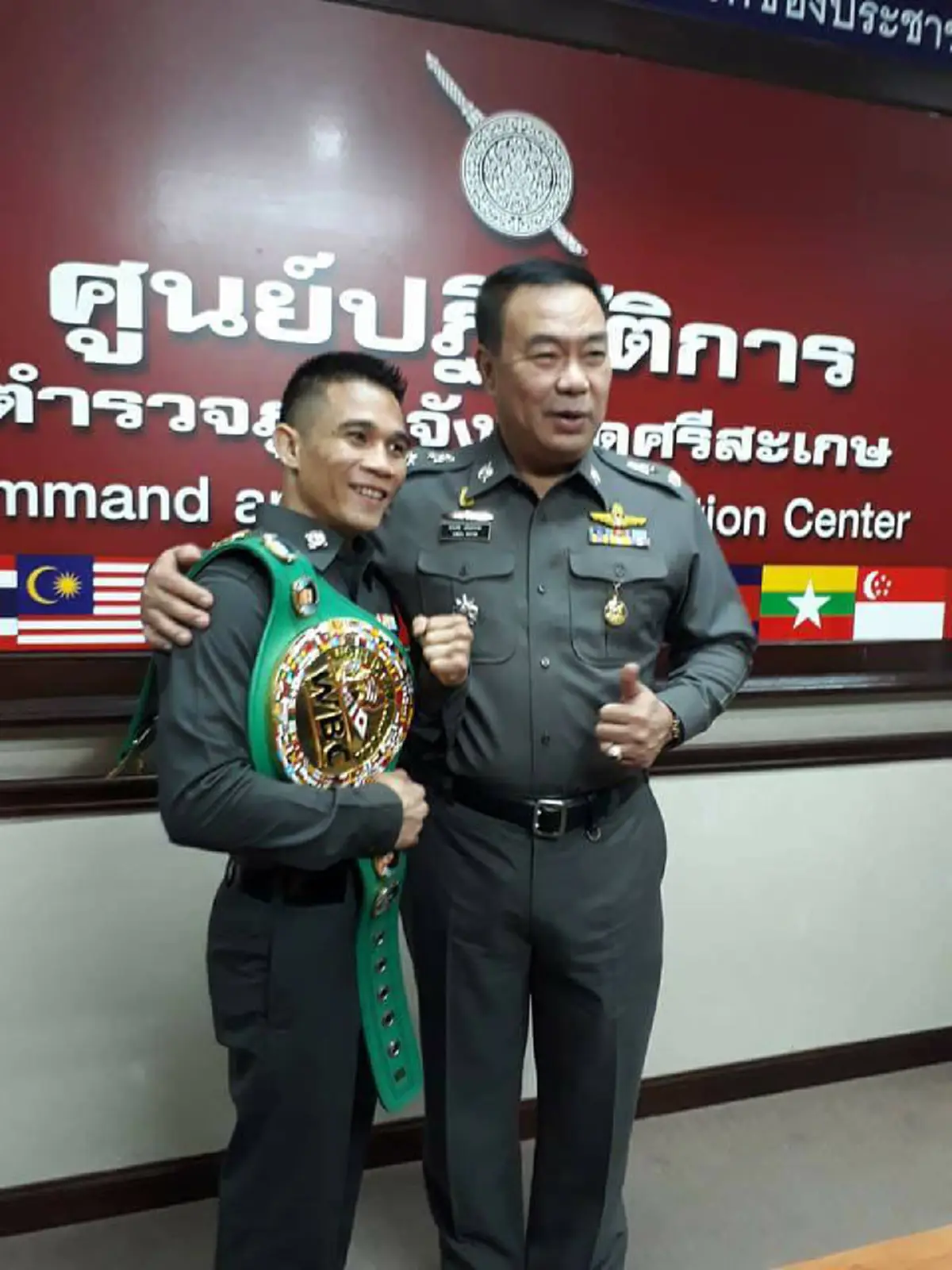 ติดยศเเล้วจ้า!!  "เจ้าเเหลม" ฝันเป็นจริง..เข้าติดยศรับราชการตำรวจ!!..ขอเเสดงความยินดีกับ"กำปั้นเเชมป์โลกชาวไทย"!! (ชมคลิป,รายละเอียด)