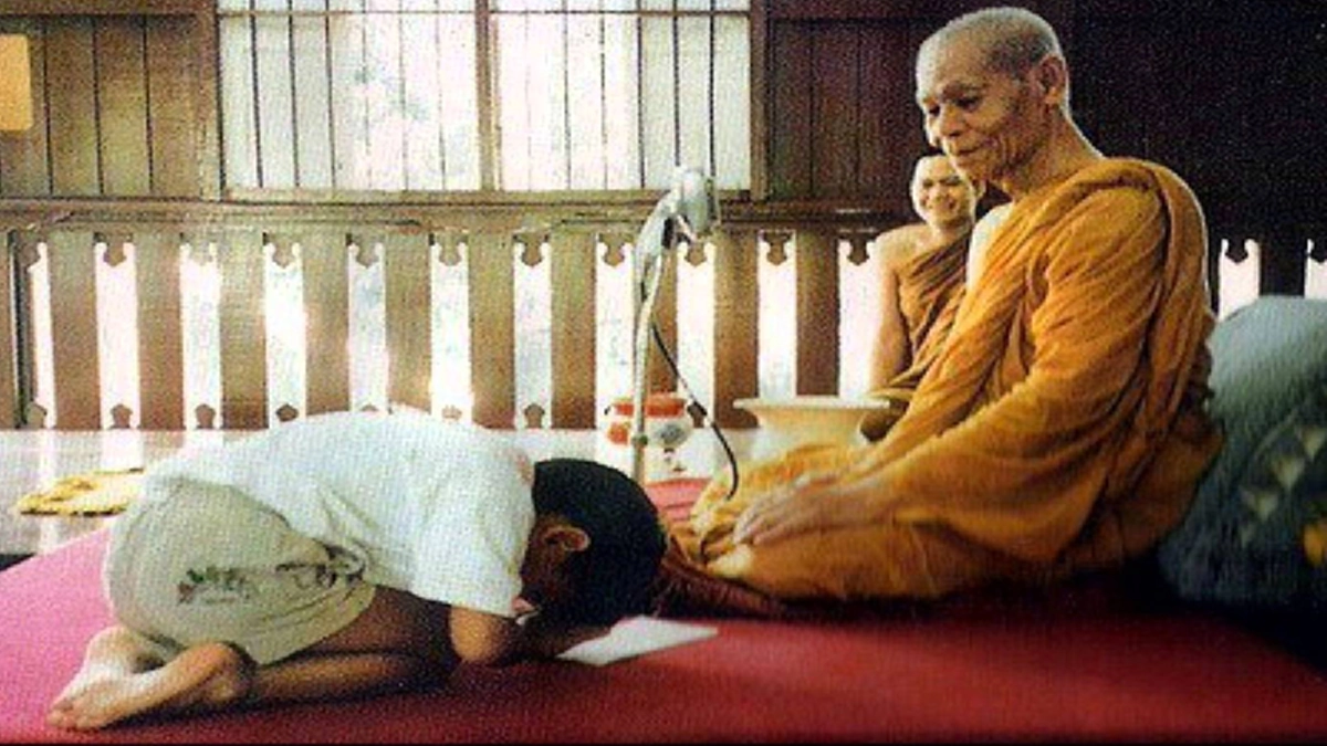  “ ทำไมกระดูกจึงกลายเป็นพระธาตุ ? ”หลวงพ่อพุธ ได้ตอบคำถามด้วย เหตุและปัจจัยอะไร ที่ทำให้อัฐิธาตุพระอริยสงฆ์กลายเป็นพระธาตุ